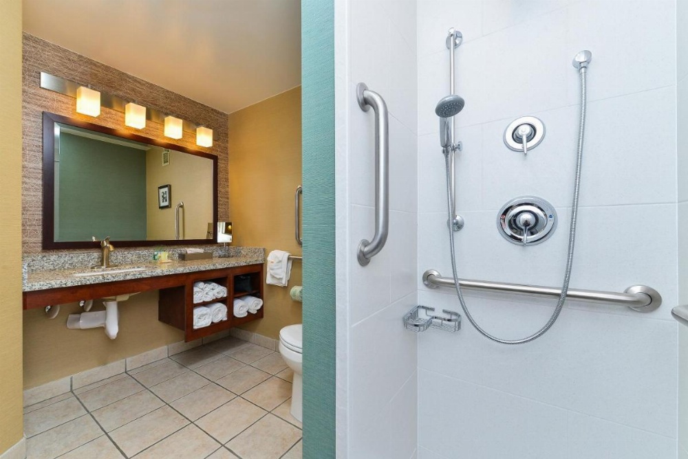 King Room with Roll In Shower - Disability Access/Non-Smoking